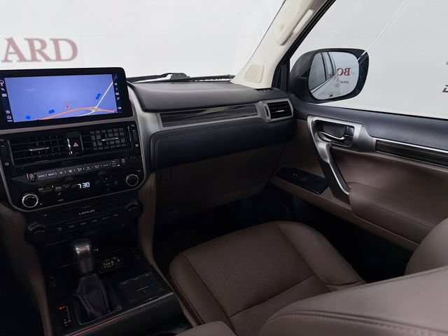 Used 2023 Lexus GX 460 Luxury w/ Sport Design Package AWD/4WD image 28
