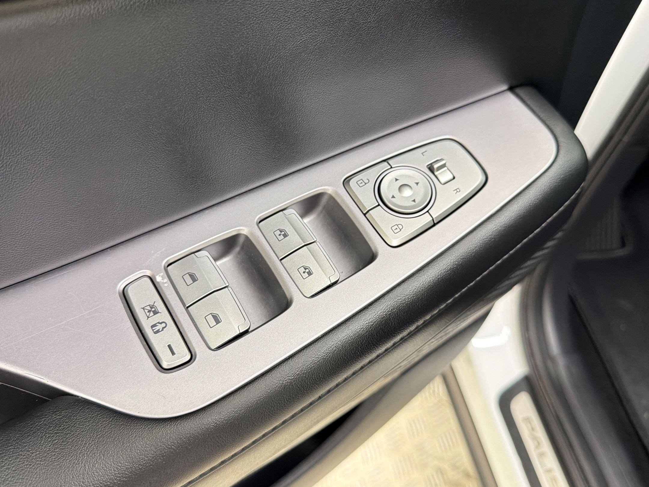 Used 2024 Hyundai Palisade Limited FWD image 22