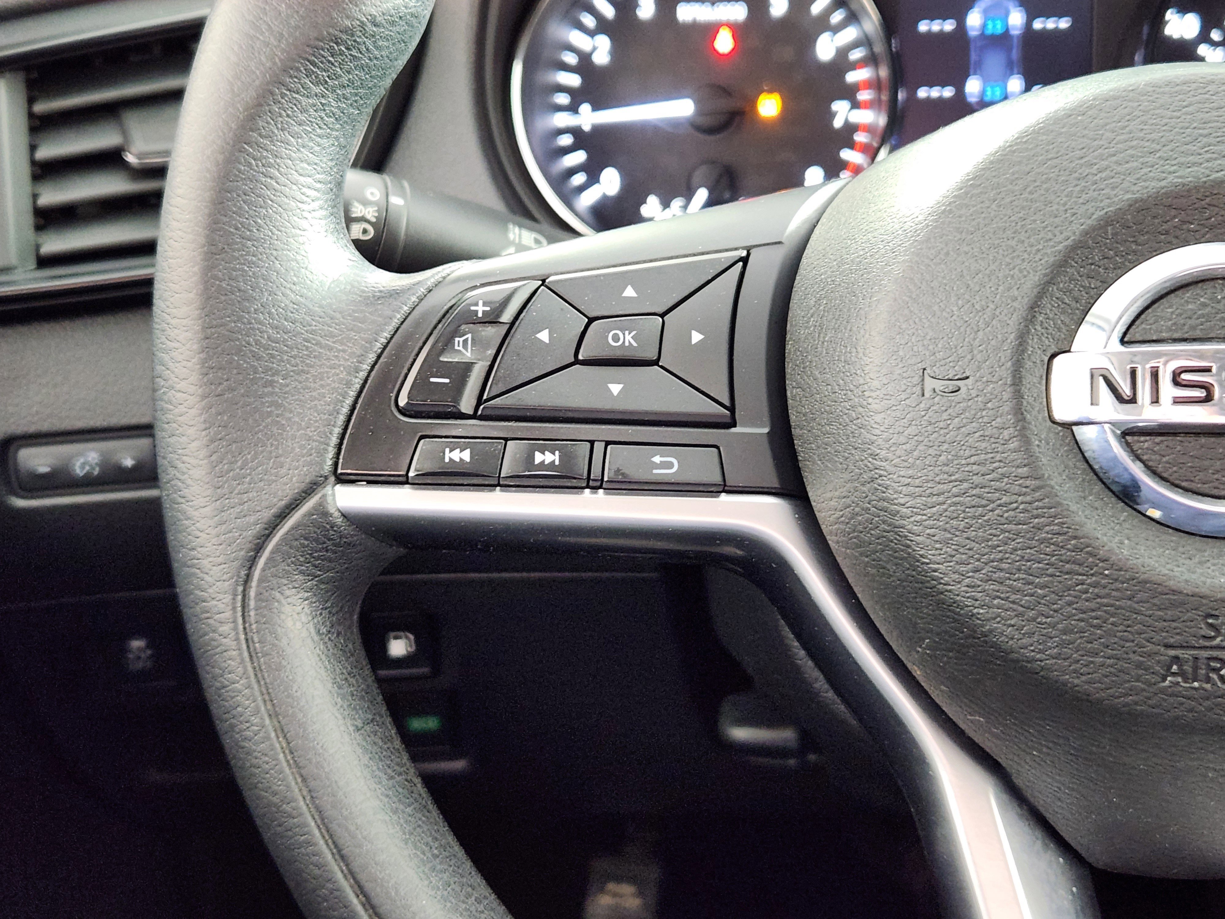 Used 2018 Nissan Rogue S image 18