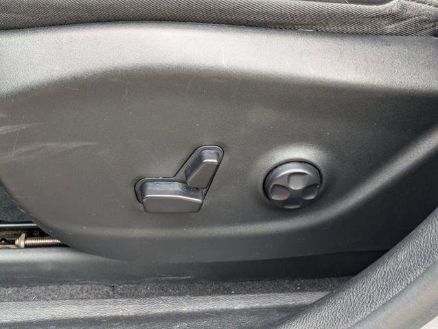 Used 2019 Jeep Cherokee Latitude Plus AWD/4WD image 26