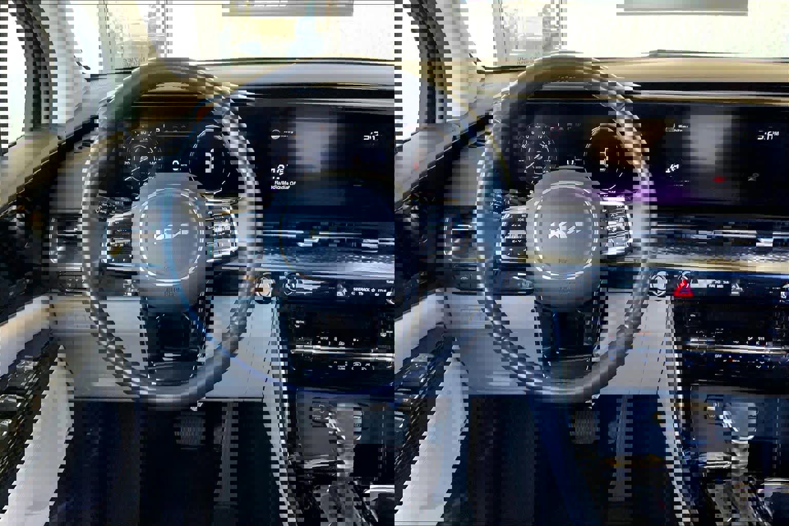 Used 2022 Kia Carnival SX Prestige image 7