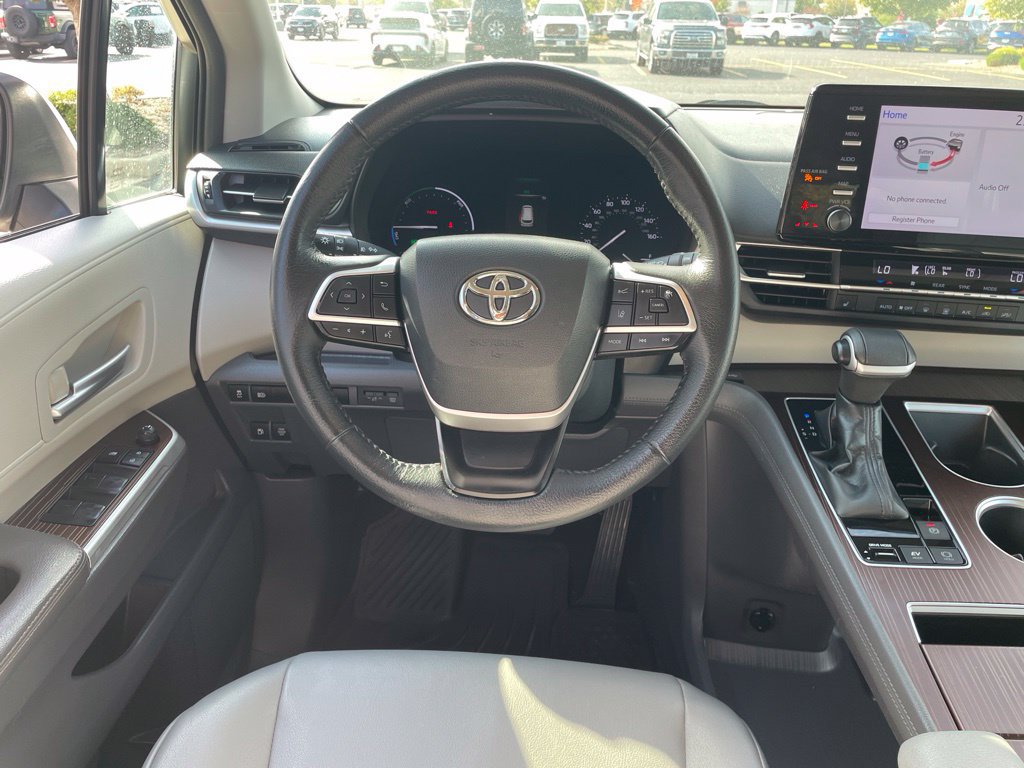 Used 2023 Toyota Sienna XLE AWD/4WD image 13