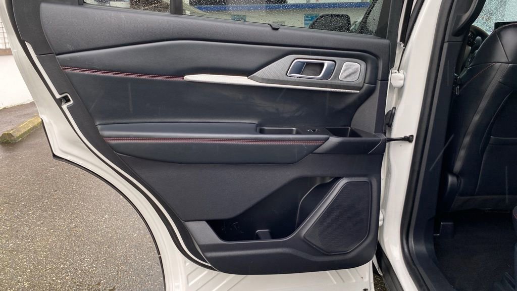 Certified 2025 Ford Explorer ST image 18