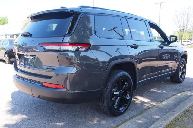 Used 2024 Jeep Grand Cherokee L Limited w/ Black Appearance Package AWD/4WD image 7
