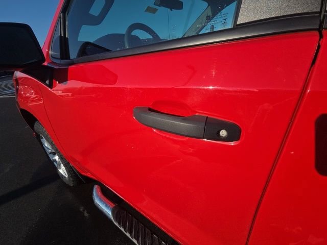 Used 2020 Chevrolet Silverado 1500 Custom w/ Custom Value Package image 19