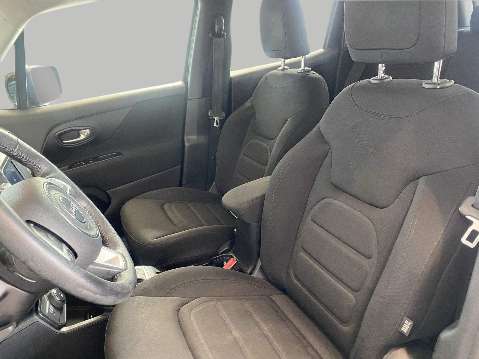 Used 2018 Jeep Renegade Latitude w/ Cold Weather Group AWD/4WD image 9