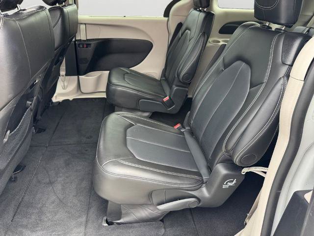 Used 2024 Chrysler Pacifica Touring-L FWD image 10
