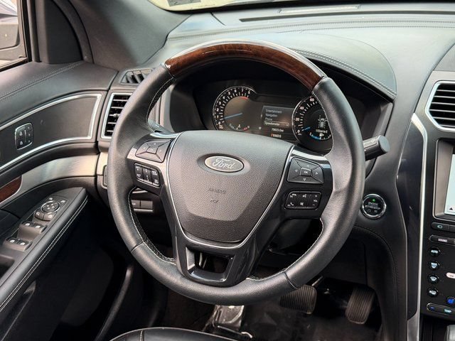 Certified 2018 Ford Explorer Platinum AWD/4WD image 19