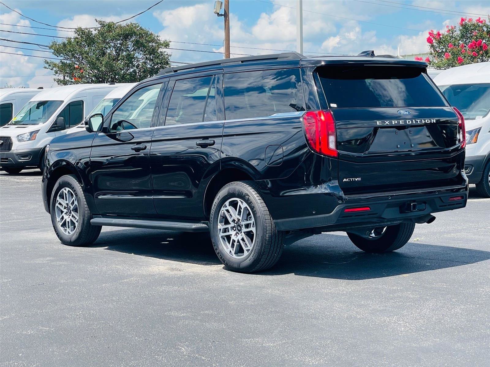 Certified 2025 Ford Expedition Active RWD image 5