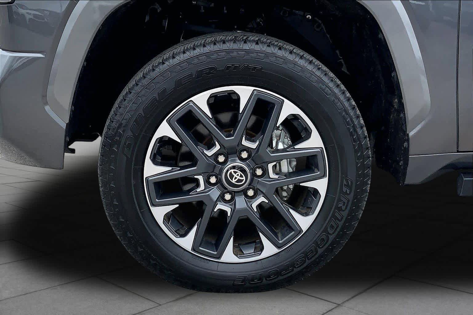 Used 2025 Toyota Tundra Limited AWD/4WD image 11