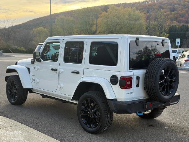 Used 2024 Jeep Wrangler Unlimited Sahara AWD/4WD image 2