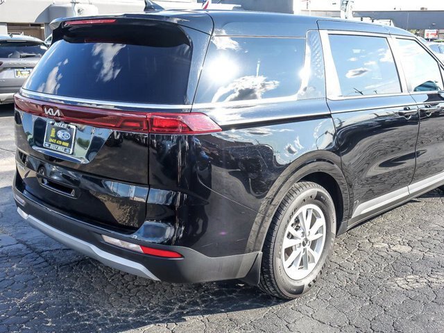 Used 2023 Kia Carnival LX FWD image 9