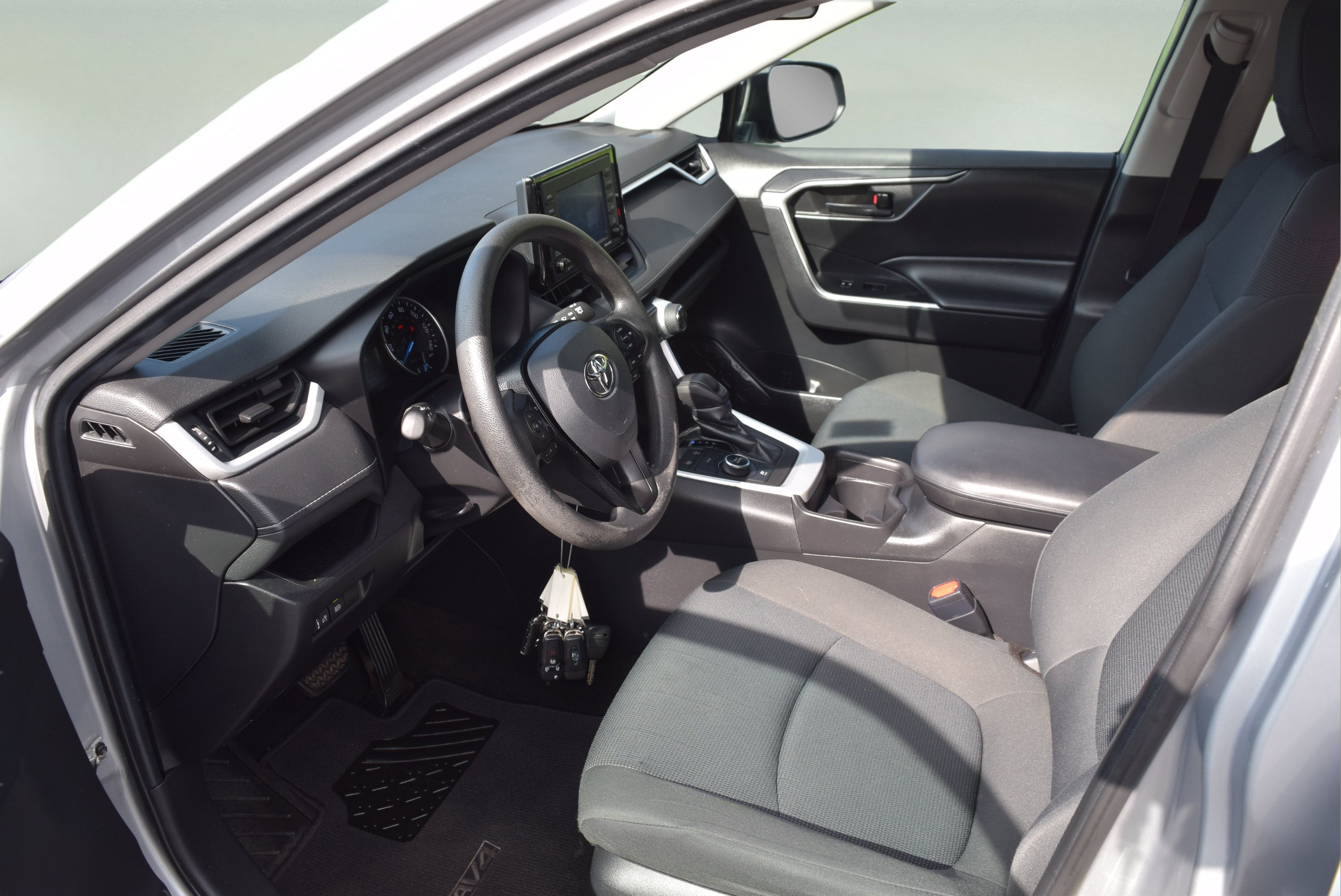 Used 2021 Toyota RAV4 LE w/ Carpet Mat Package (TMS) AWD/4WD image 9