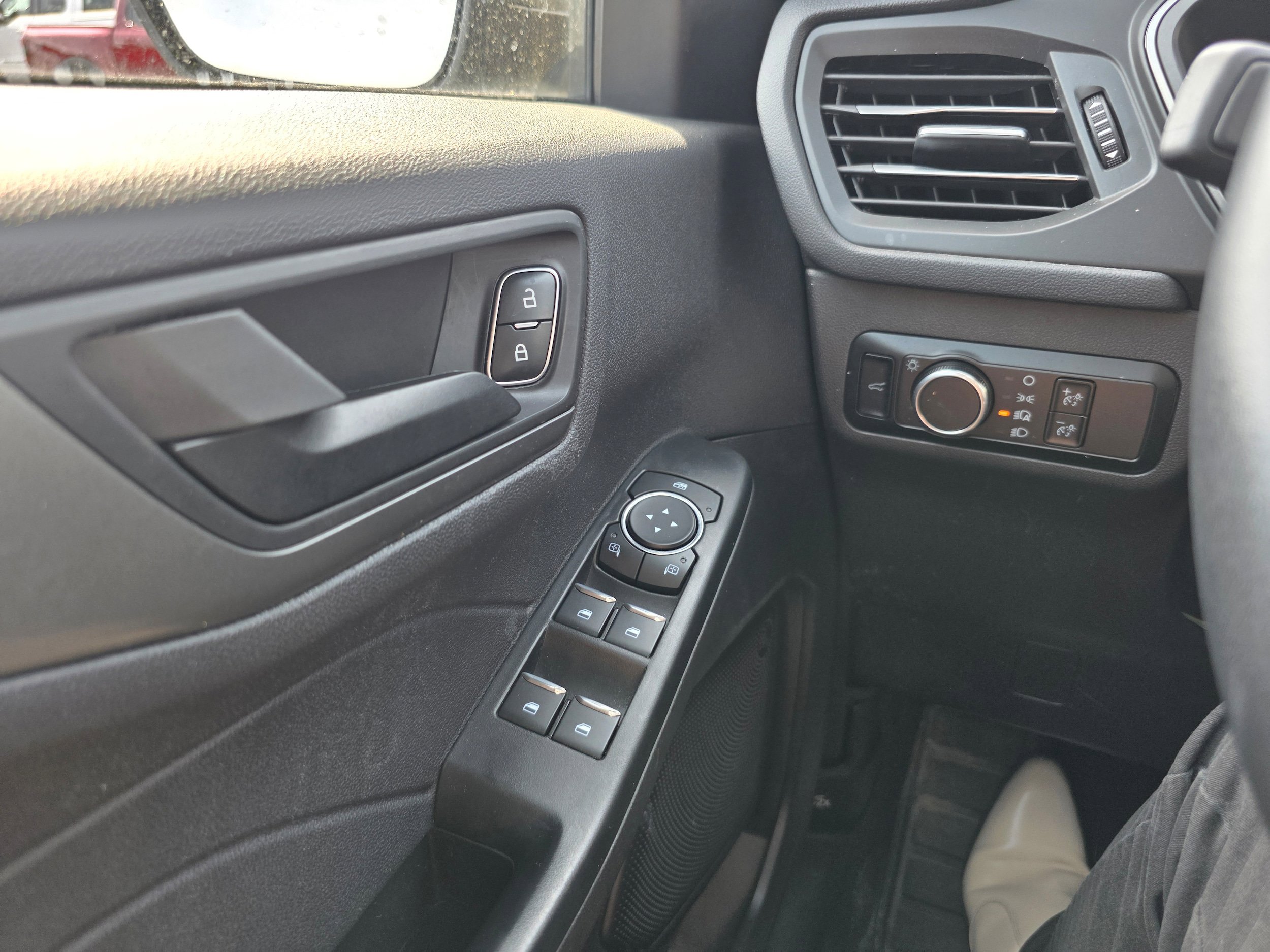 Certified 2024 Ford Escape Active AWD/4WD image 18