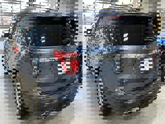 Certified 2018 Ford Explorer XLT image 4