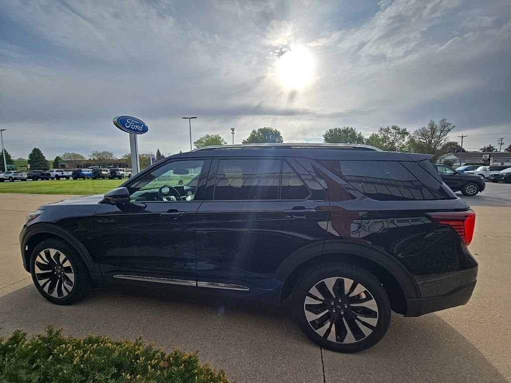 Certified 2025 Ford Explorer Platinum w/ LUX Leather Package AWD/4WD image 8
