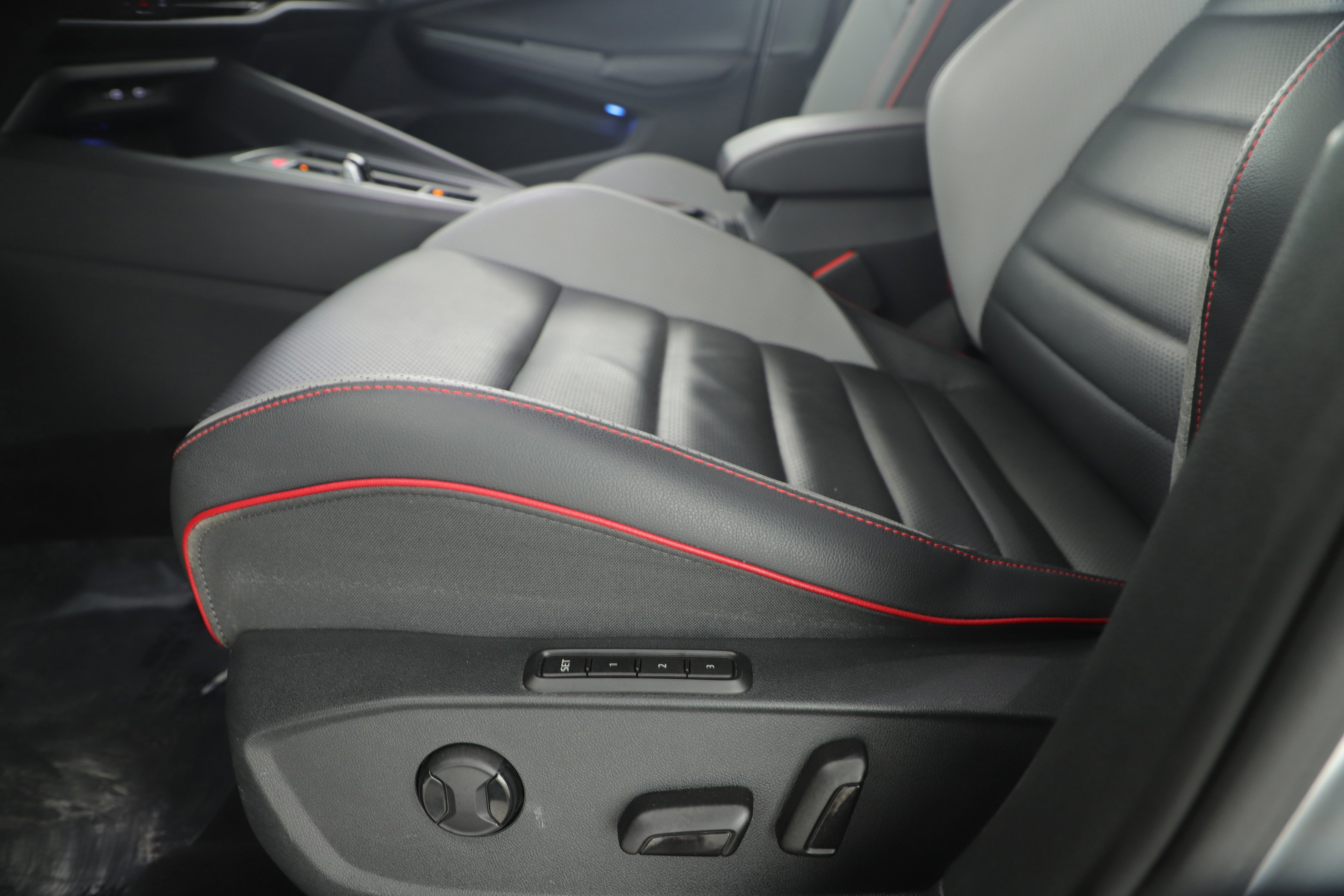 Used 2022 Volkswagen GTI Autobahn image 9