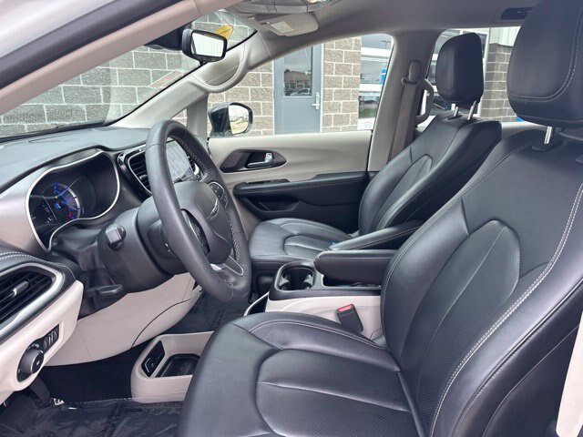 Used 2024 Chrysler Pacifica Limited FWD image 12