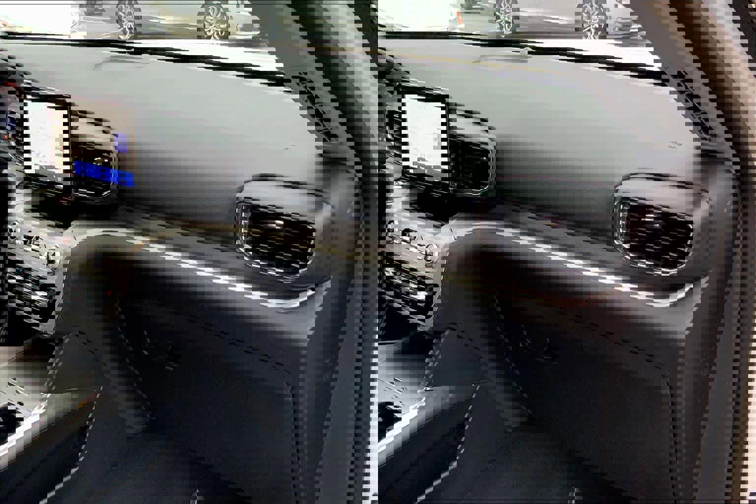 Certified 2022 Ford Explorer XLT w/ Equipment Group 202A image 17