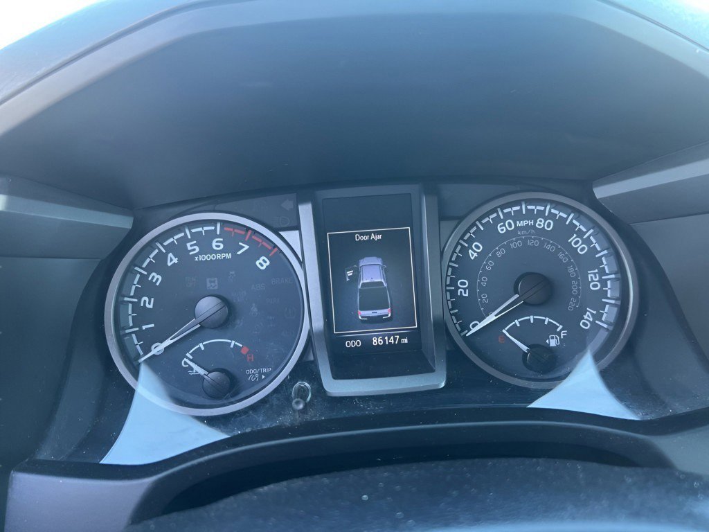 Used 2020 Toyota Tacoma TRD Off-Road w/ Technology Package AWD/4WD image 21