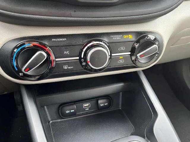 Used 2025 Kia Soul LX w/ LX Technology Package FWD image 25