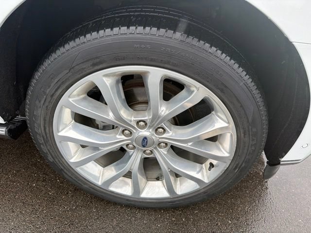 Certified 2019 Ford Expedition Limited w/ Equipment Group 302A AWD/4WD image 4