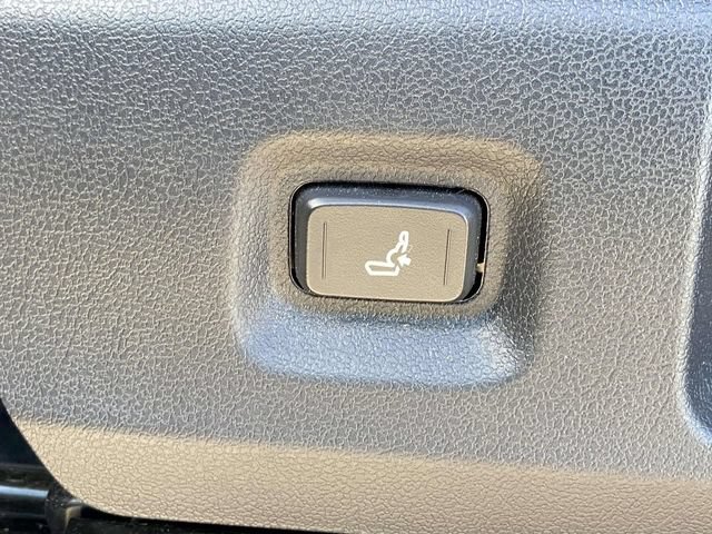 Used 2024 Toyota Tacoma SR5 AWD/4WD image 16