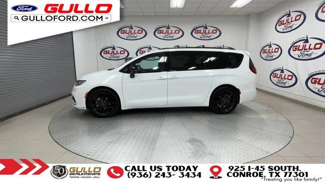 Used 2024 Chrysler Pacifica Limited w/ S Appearance Package FWD image 5
