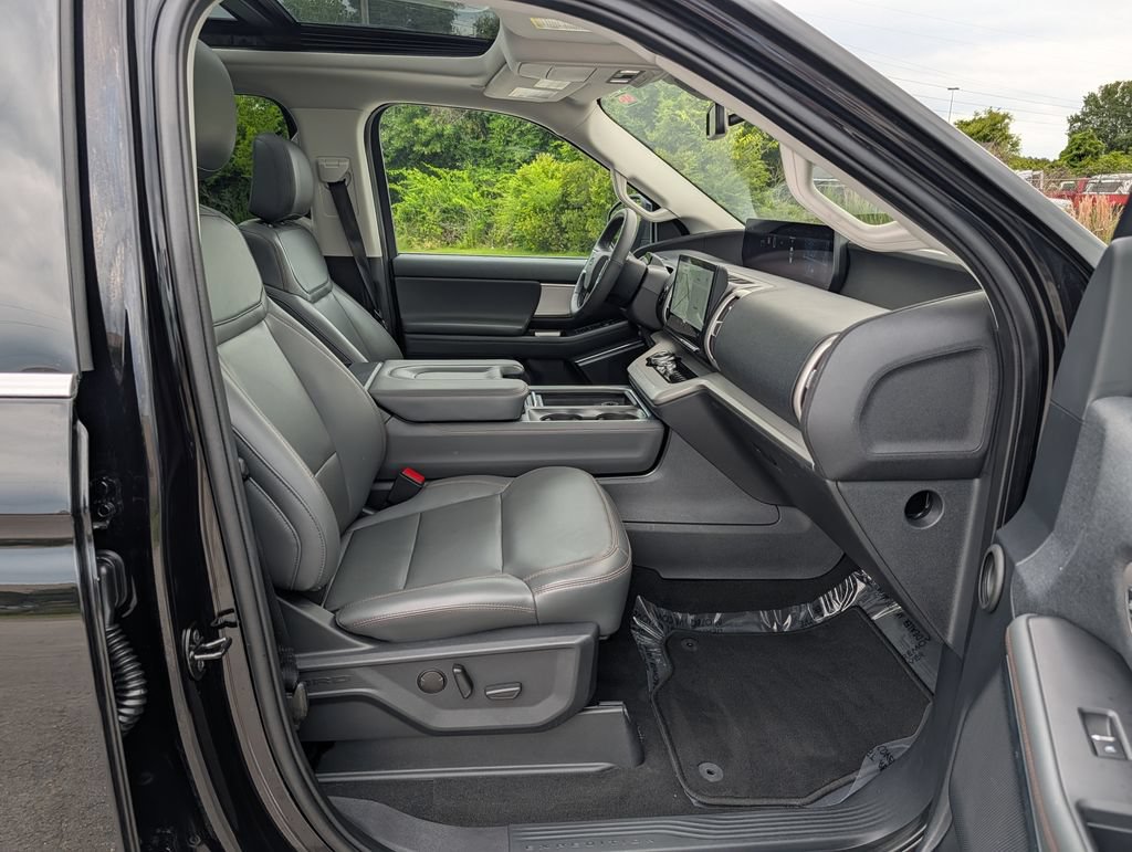 Certified 2025 Ford Expedition Active AWD/4WD image 25
