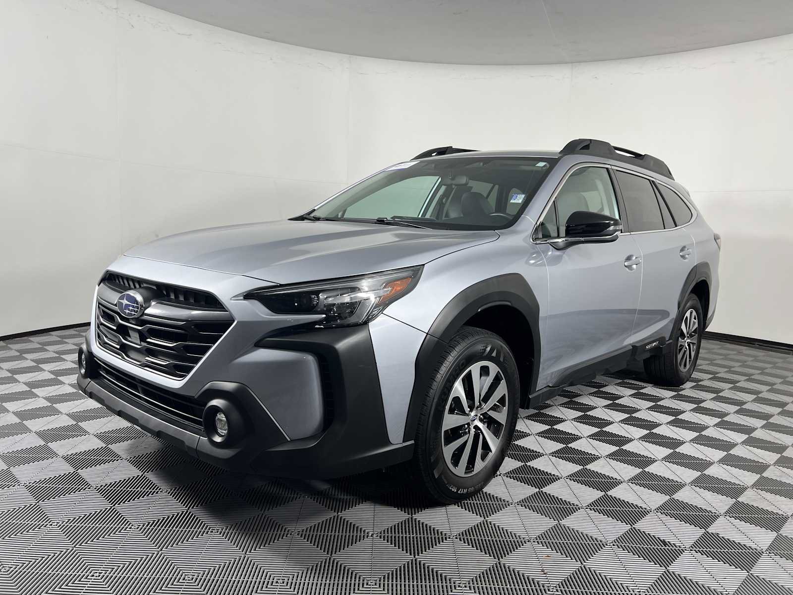 Used 2024 Subaru Outback Premium AWD/4WD image 5