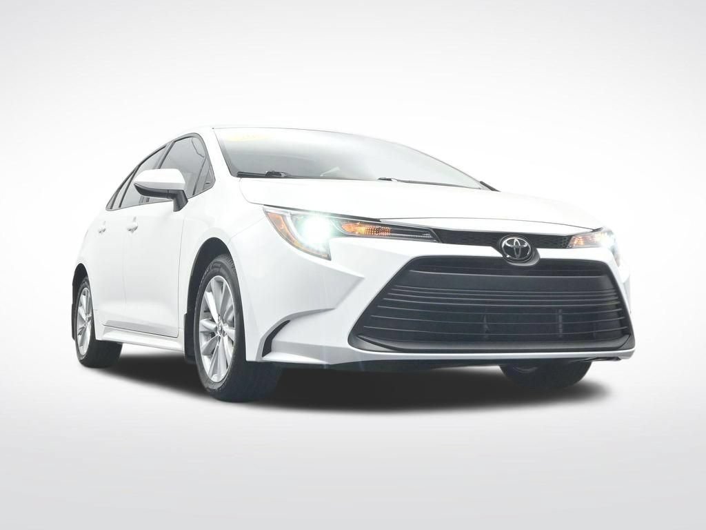 Used 2025 Toyota Corolla LE w/ LE Premium Package FWD image 33