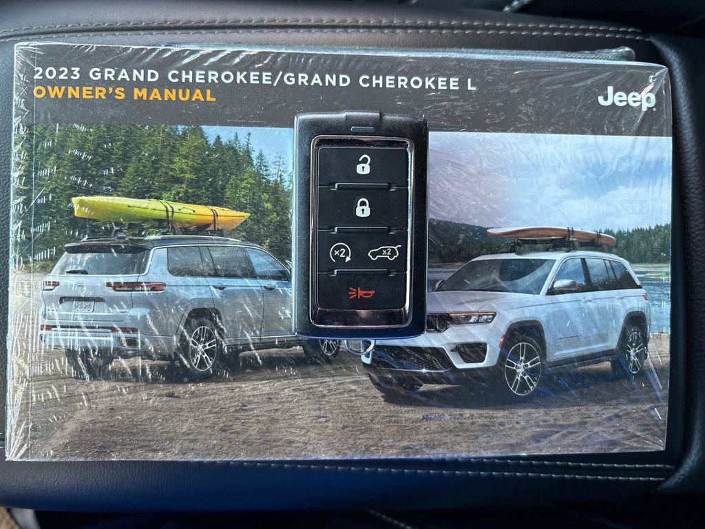 Used 2023 Jeep Grand Cherokee L Limited w/ Black Appearance Package AWD/4WD image 22