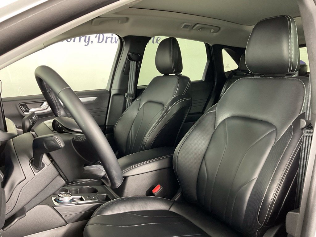 Certified 2025 Ford Escape Platinum w/ Premium Technology Package FWD image 14