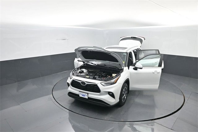 Used 2023 Toyota Highlander XLE image 36