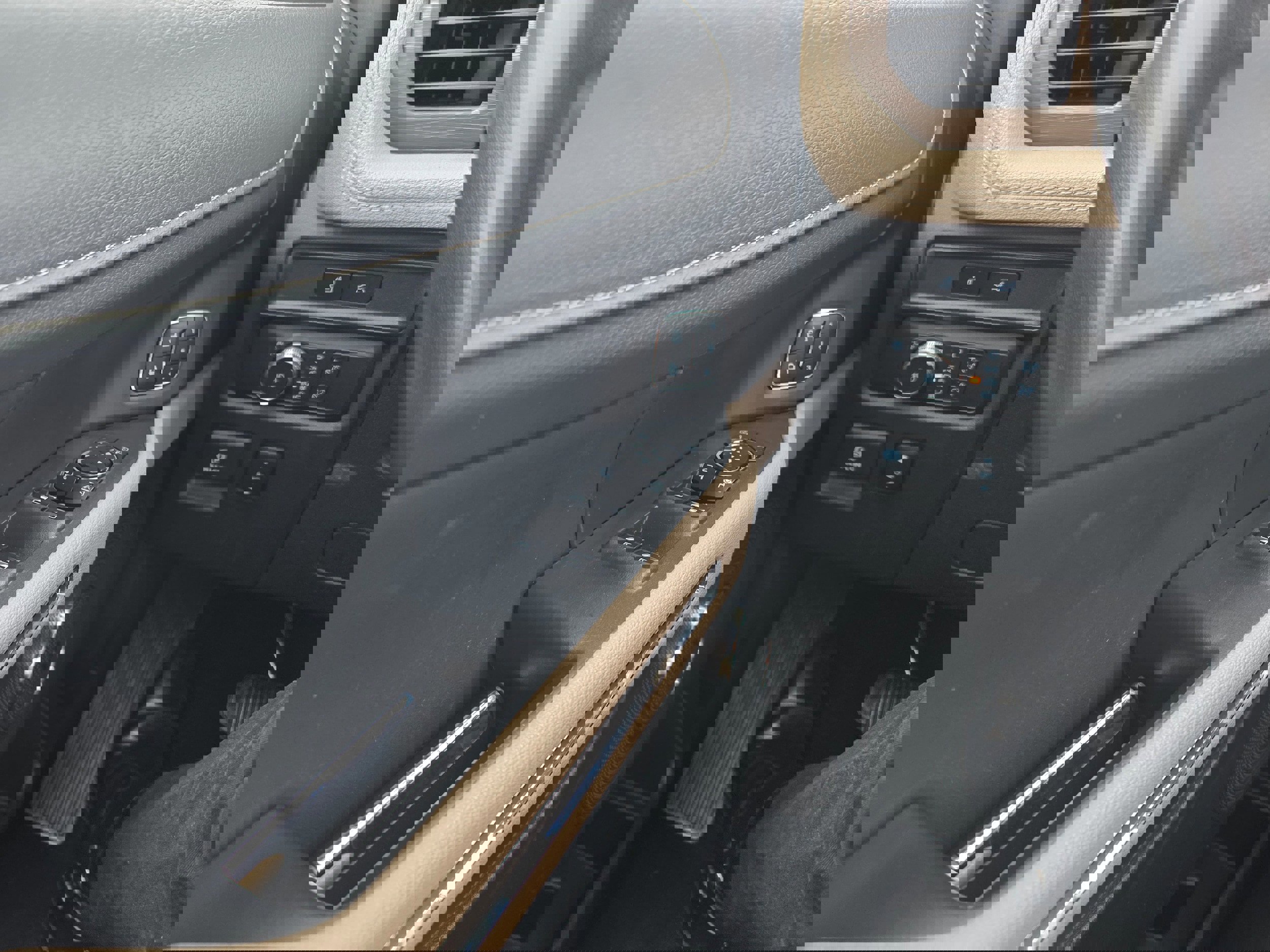 Certified 2022 Ford Expedition Limited image 18