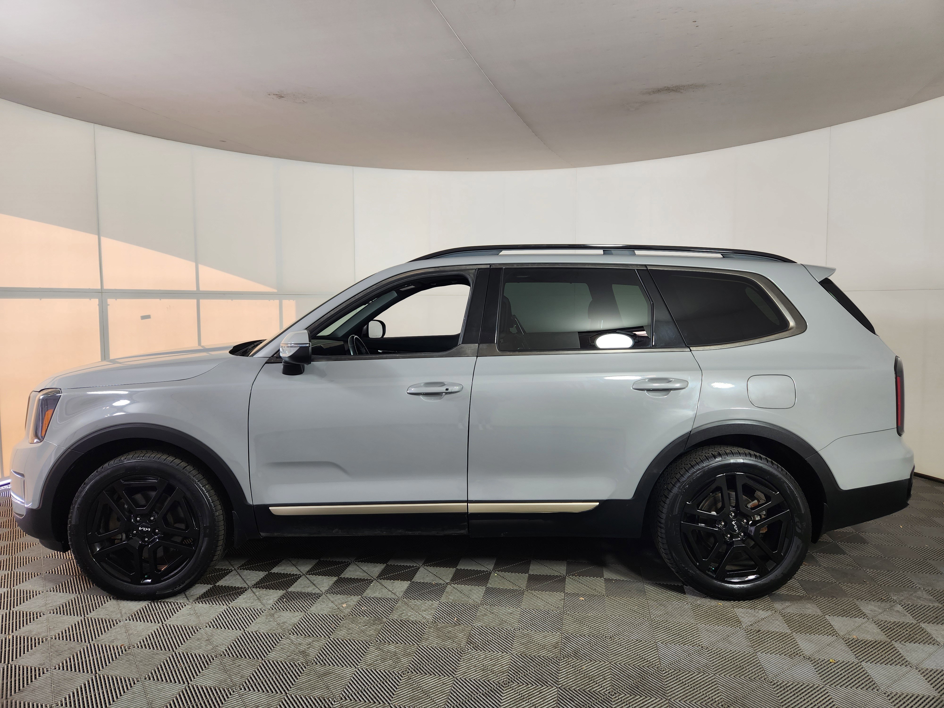 Used 2023 Kia Telluride EX X-Line image 2