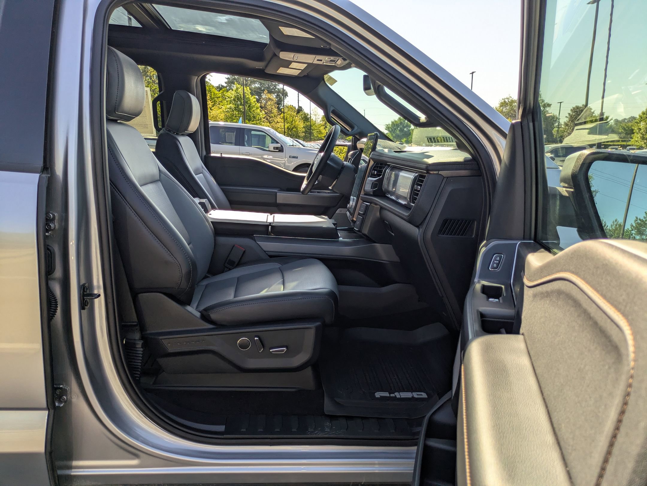 Certified 2025 Ford F150 Lightning Lariat AWD/4WD image 44