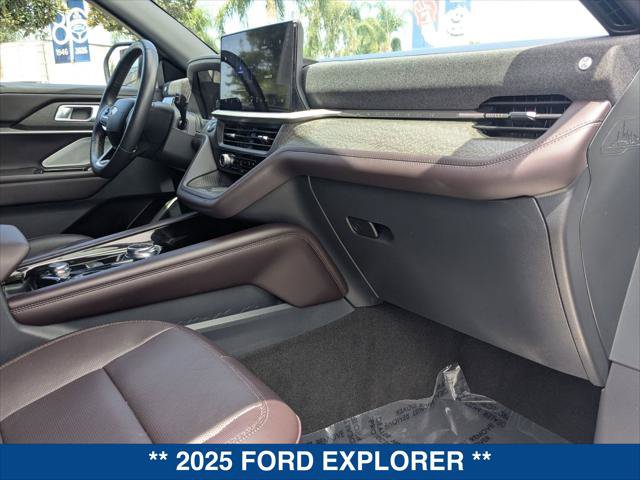 Certified 2025 Ford Explorer Platinum RWD image 22