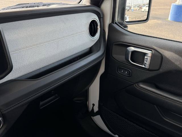 Used 2024 Jeep Wrangler Unlimited Sahara AWD/4WD image 26
