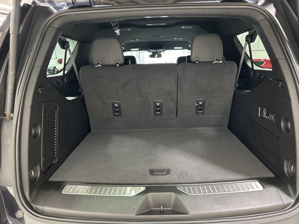 Used 2023 Chevrolet Suburban RST w/ Luxury Package image 29