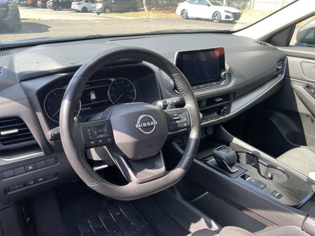Used 2025 Nissan Rogue SV FWD image 11
