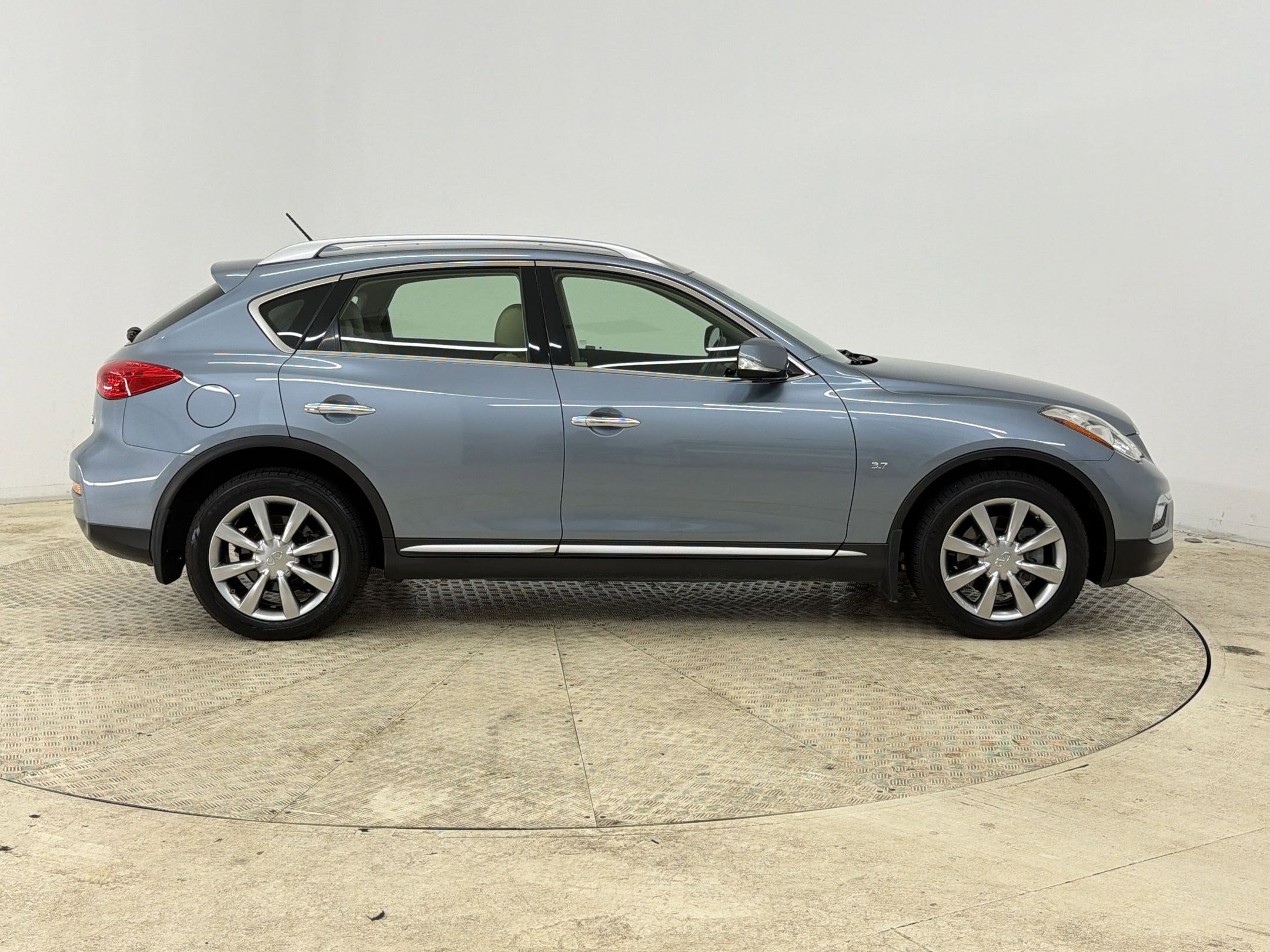 Used 2017 INFINITI QX50 2WD w/ Premium Plus Package image 8