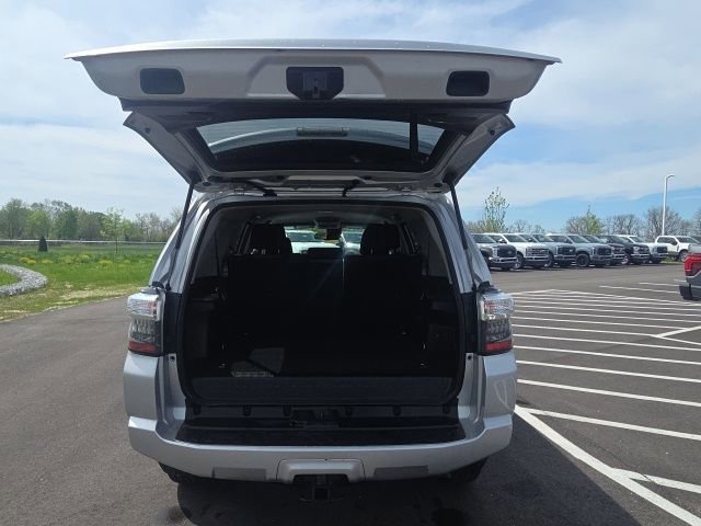 Used 2021 Toyota 4Runner SR5 AWD/4WD image 13