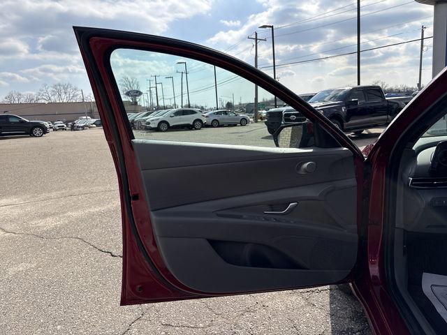 Used 2024 Hyundai Elantra SEL image 21