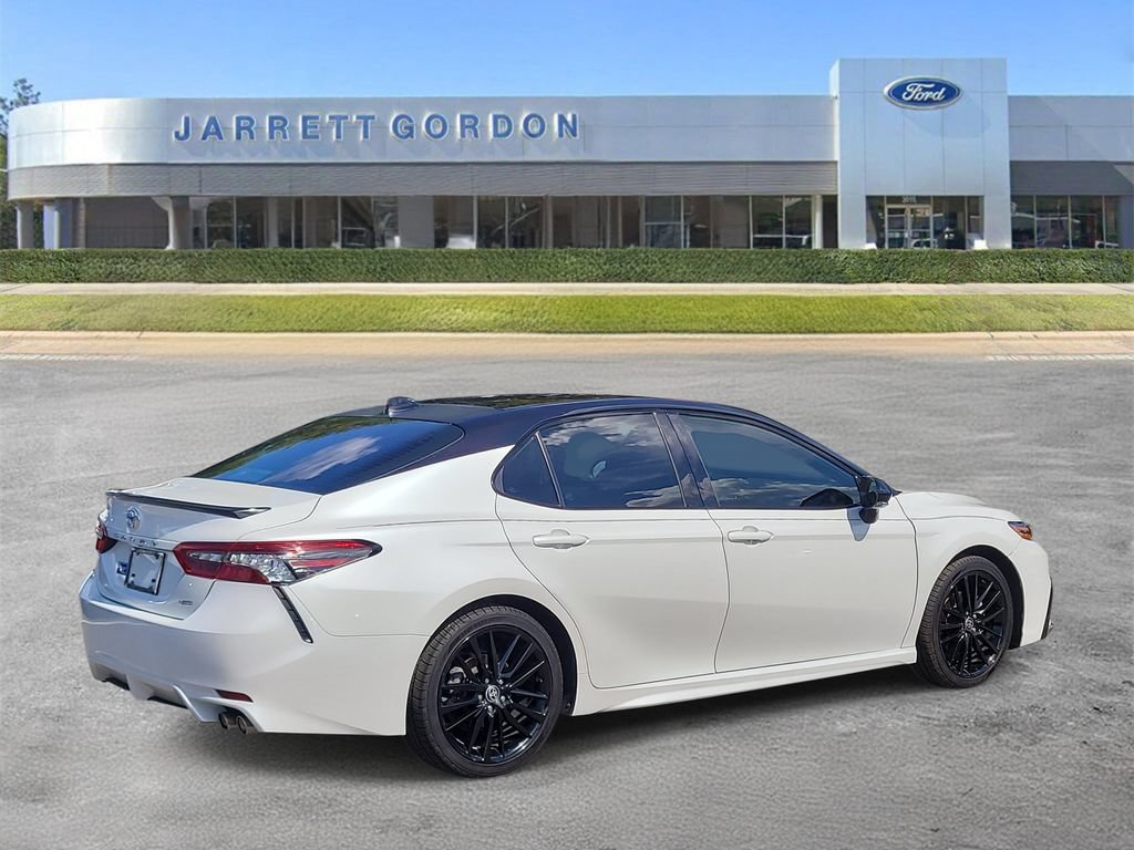 Used 2022 Toyota Camry XSE FWD image 4