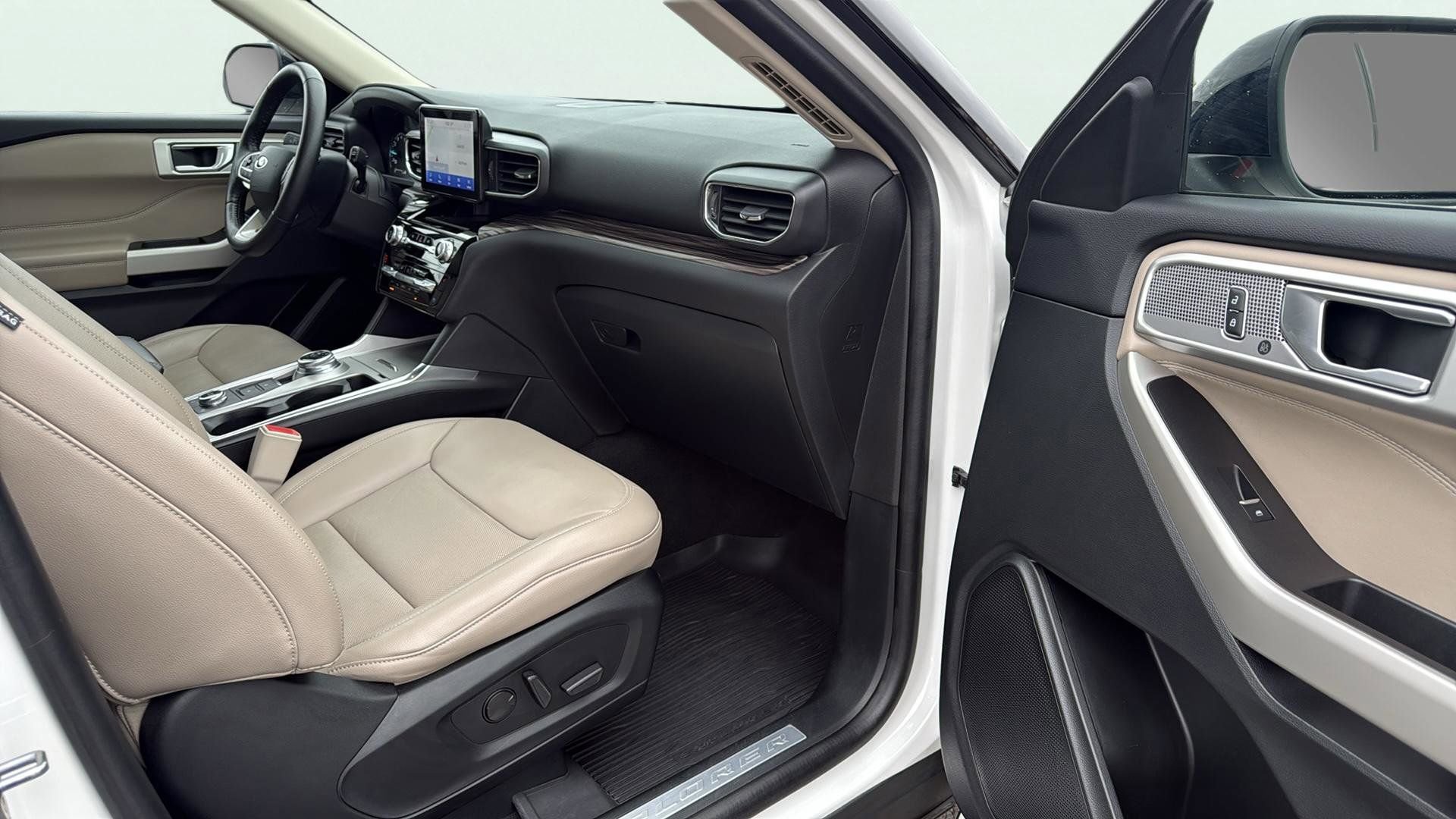 Certified 2023 Ford Explorer Limited w/ Class IV Trailer Tow Package image 17