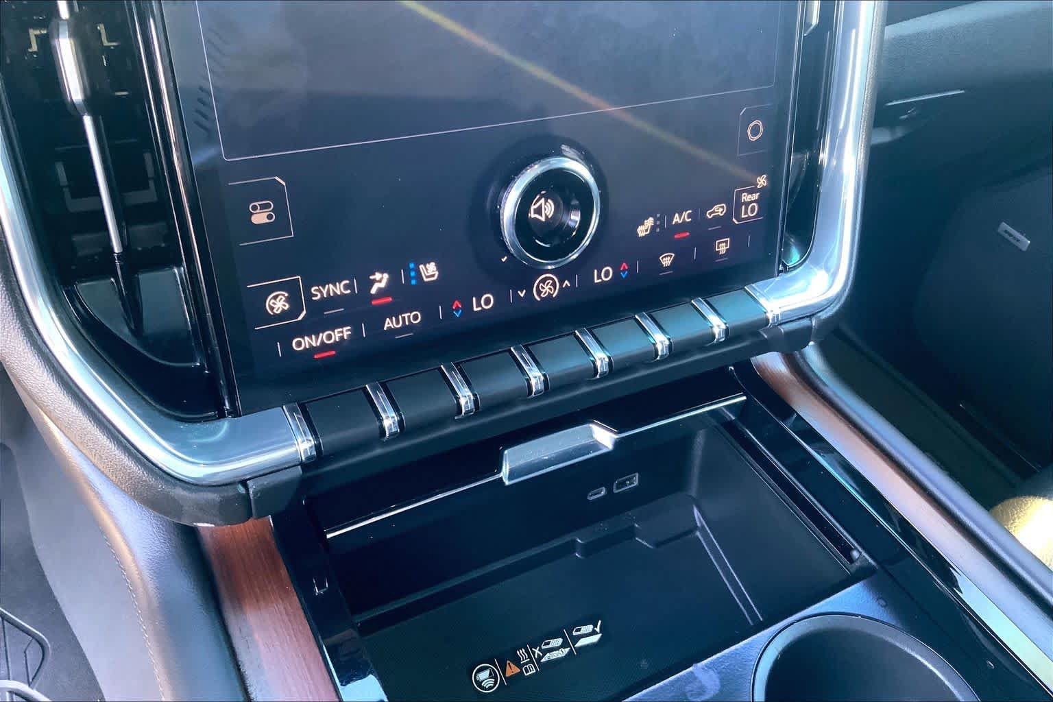 Used 2025 GMC Yukon Denali w/ Sun & Power Step Package AWD/4WD image 30