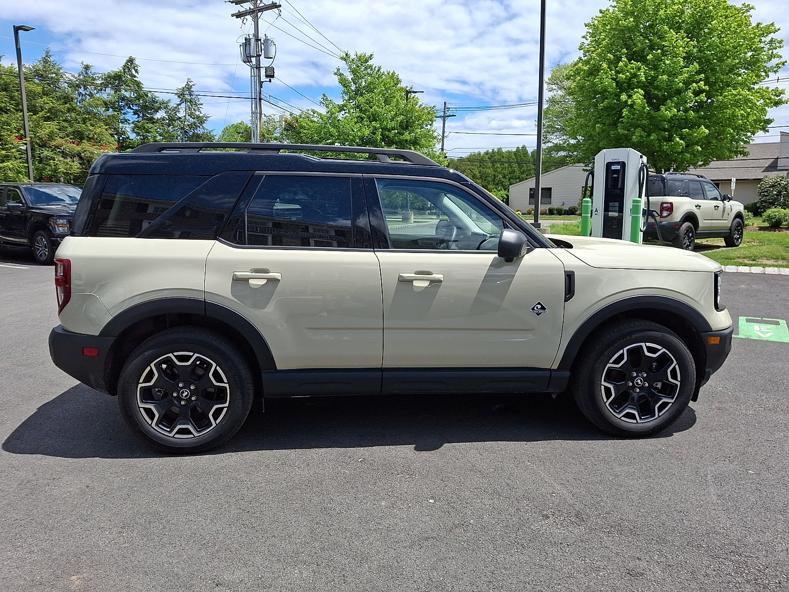 Certified 2025 Ford Bronco Sport Outer Banks w/ Outer Banks Tech Package+ AWD/4WD image 4