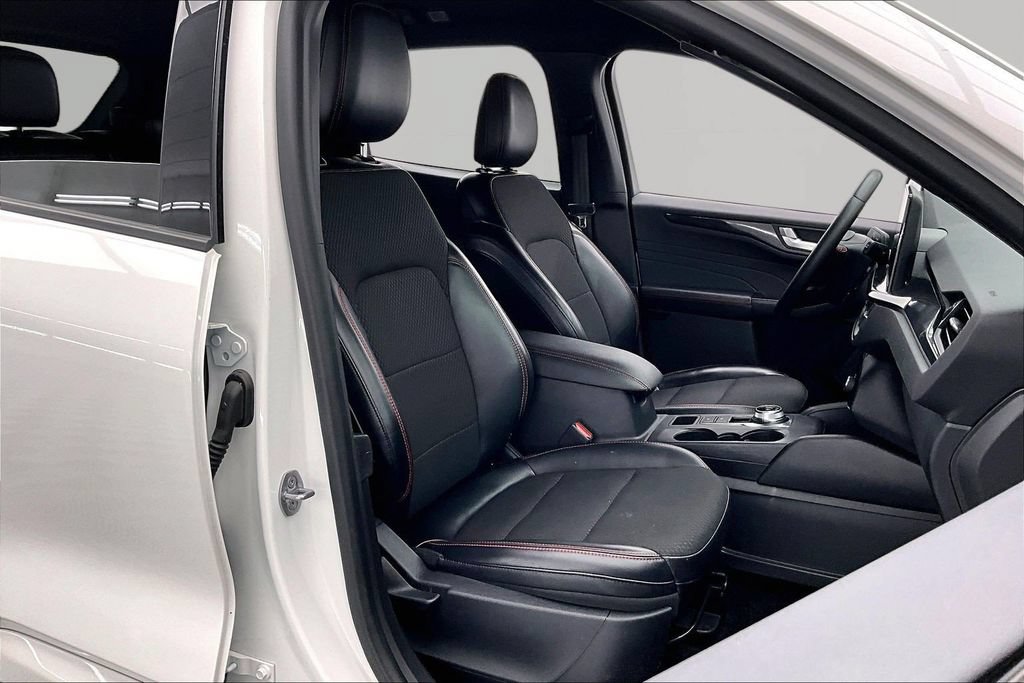Certified 2024 Ford Escape ST-Line w/ Tech Pack #1 AWD/4WD image 7