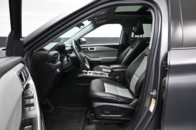Certified 2022 Ford Explorer XLT w/ Equipment Group 202A AWD/4WD image 19
